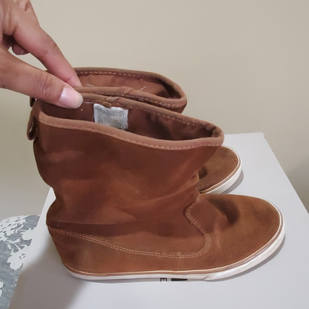 BOOTS